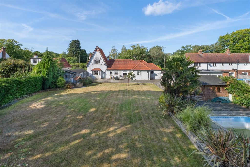 Property photo 2 of 20 Broomfield Gate, Chestfield, Whitstable