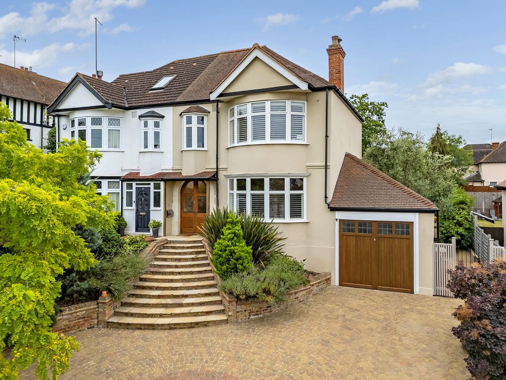 Property photo 1 of 32