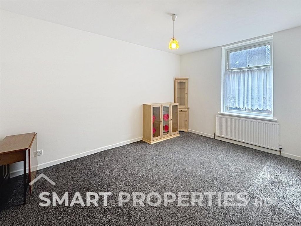 Property photo 3 of 11 Rear Living Room / Diner
