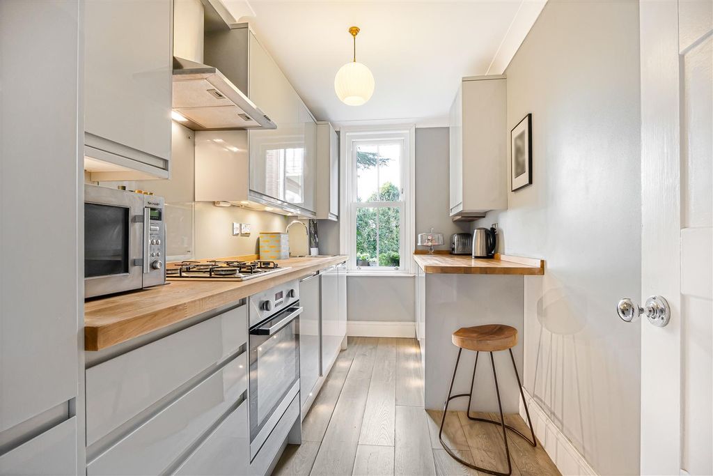 Property photo 3 of 15 13_72354.Jpg