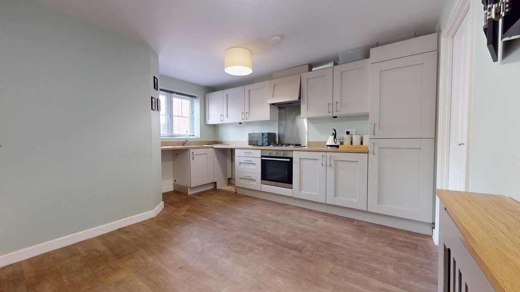 Property photo 2 of 19 4188882