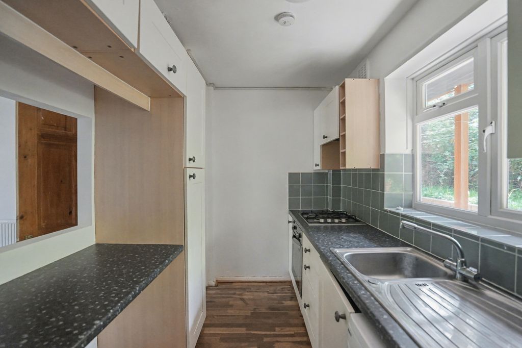 Property photo 3 of 15 3 Henley Lodge, Courtlands, Maidenhead, Sl6 2Pt