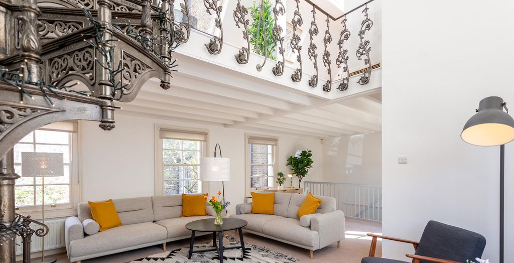 Property photo 1 of 44 Living Room