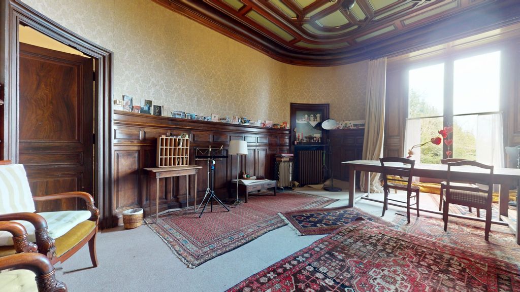 Property photo 2 of 27