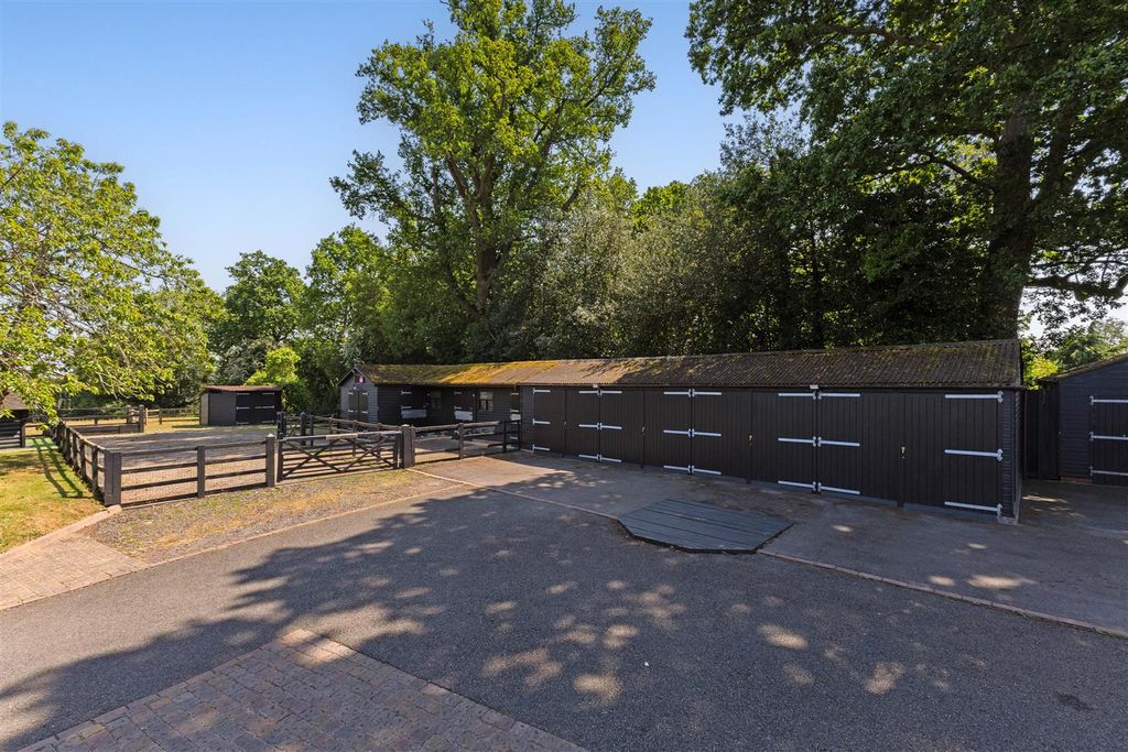 Property photo 3 of 24 Stables &amp; Garaging