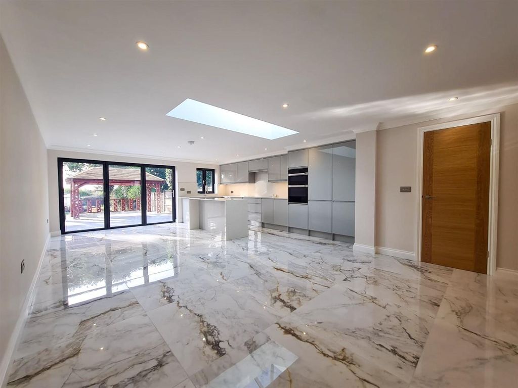 Property photo 2 of 15 42ce8F9d-737B-4B2c-87Cf-1c94681E49Ab.Jpg