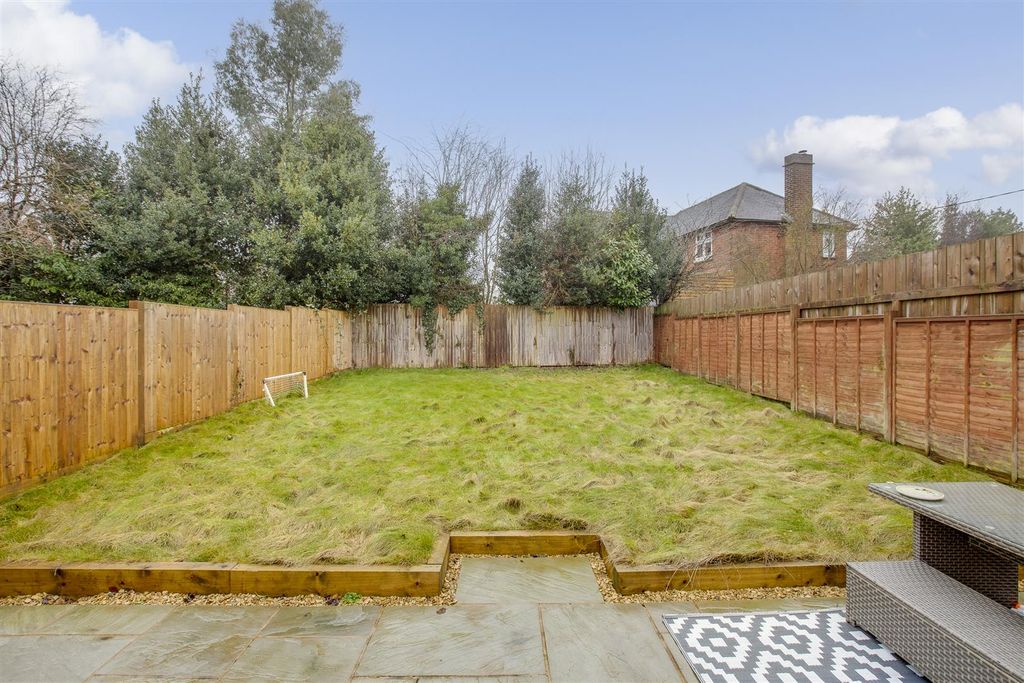 Property photo 2 of 19 6 The Crescent, Hp13 6Jy New-5.Jpg
