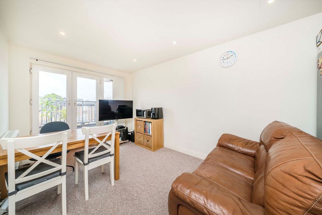 Property photo 2 of 6