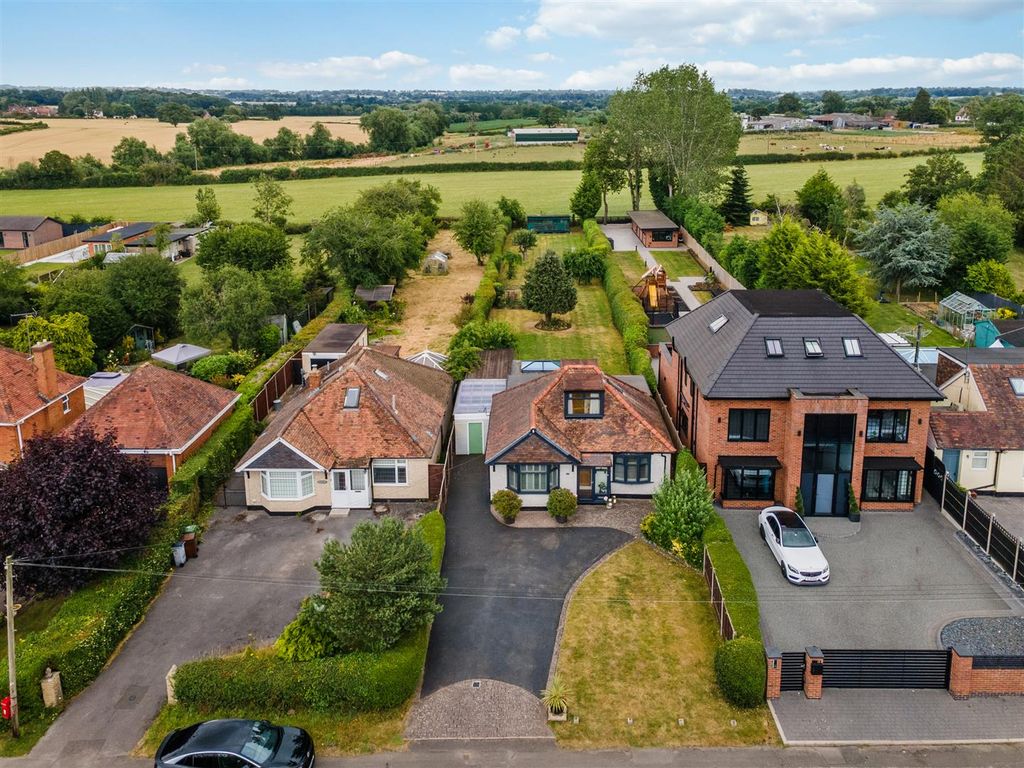 Property photo 1 of 18 12 Eastcote Lane_6.Jpg