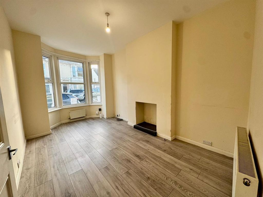 Property photo 2 of 26 Sitting Room