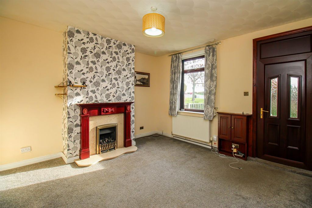 Property photo 3 of 10 Living Room