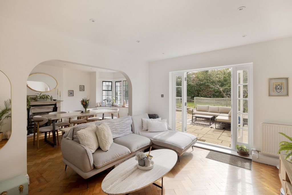 Property photo 3 of 19