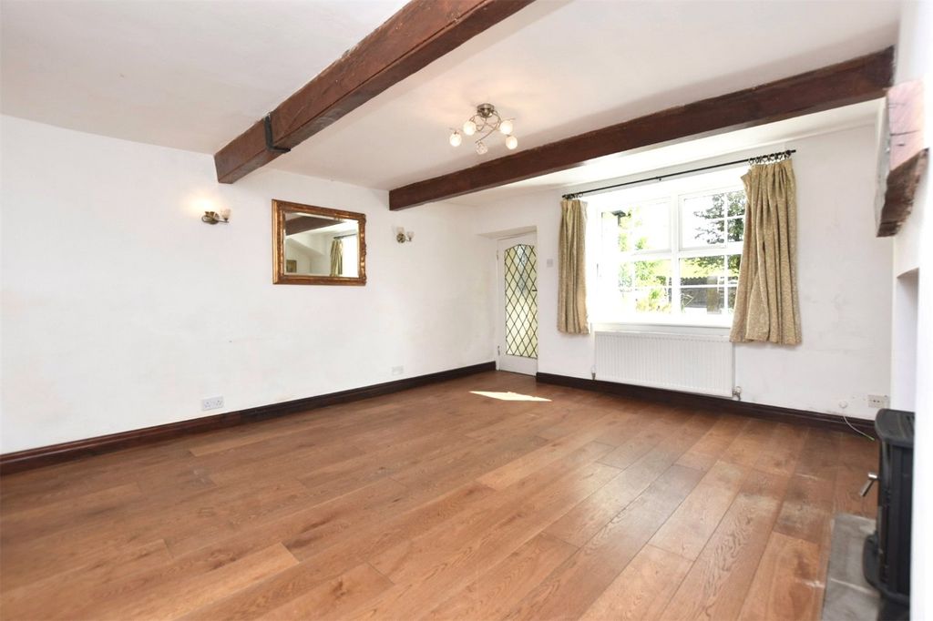 Property photo 3 of 25 Front Lounge