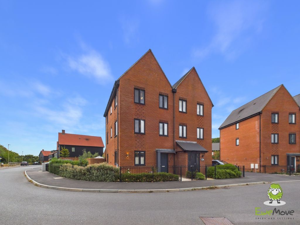 Property photo 1 of 29 Ewemove Estate Agents Basingstoke - Linseed Way