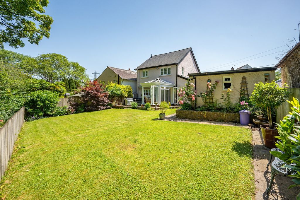 Property photo 2 of 36