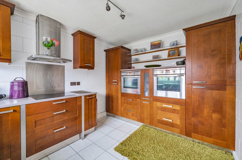 Property photo 2 of 14 Kitchen