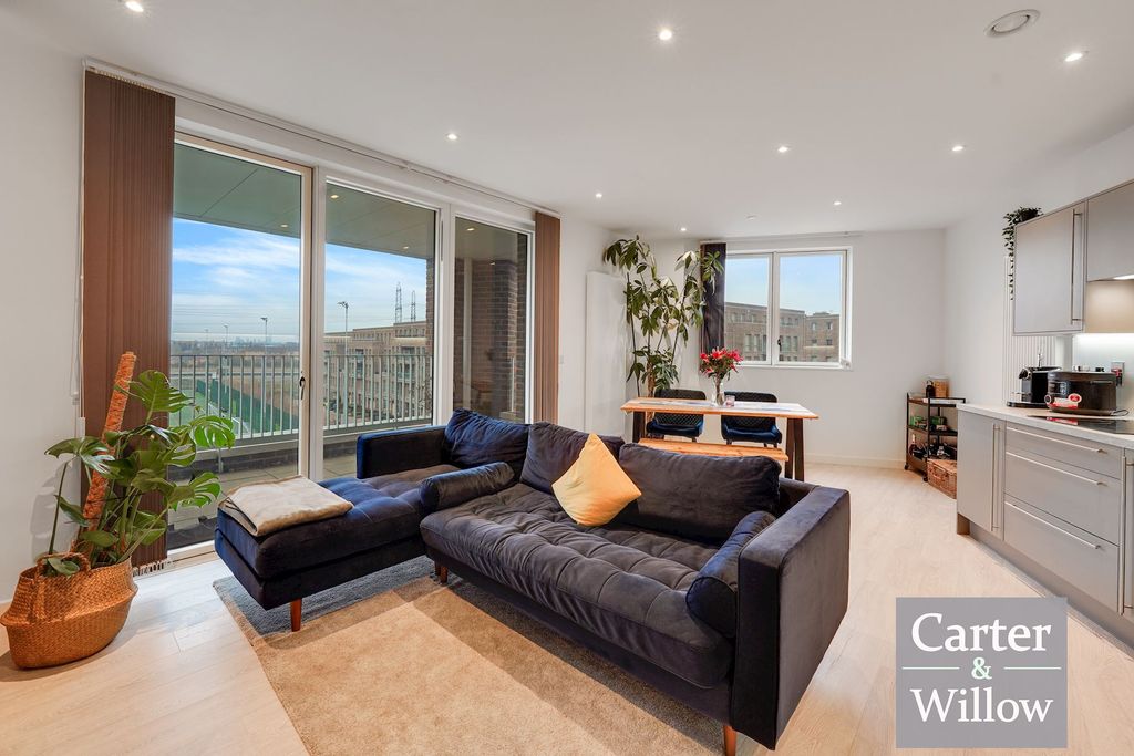 Property photo 3 of 18