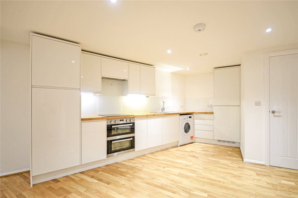 Property photo 2 of 6 Picture No. 14