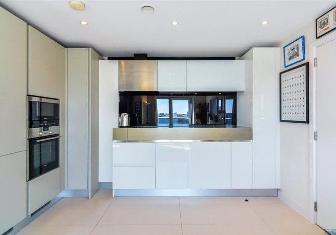 Property photo 3 of 17 Kitchen