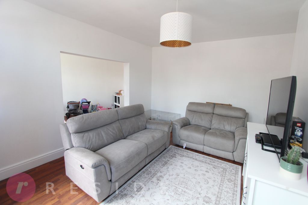 Property photo 3 of 10 Lounge