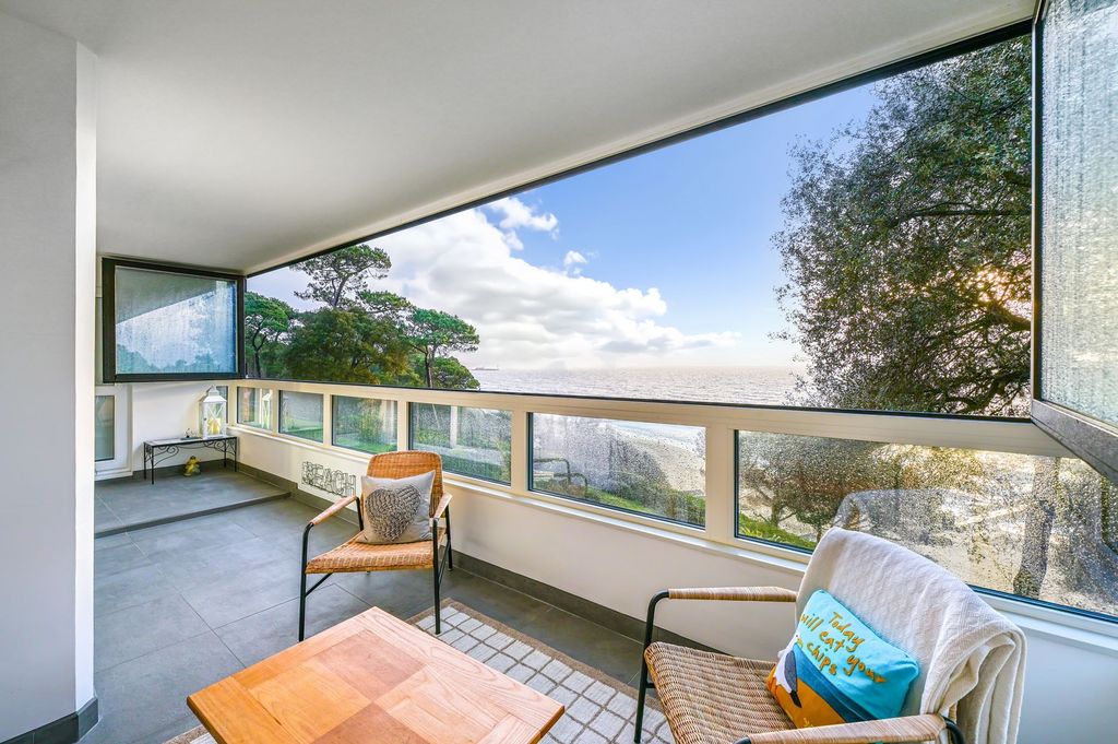 Property photo 2 of 27 Enclosed Balcony