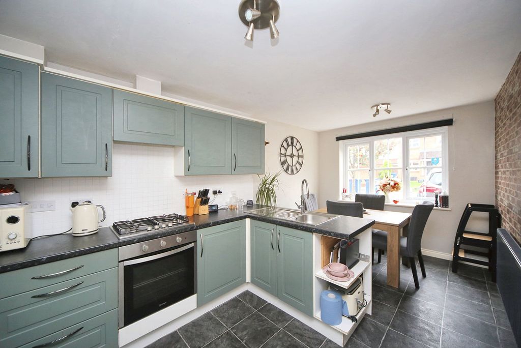 Property photo 3 of 23