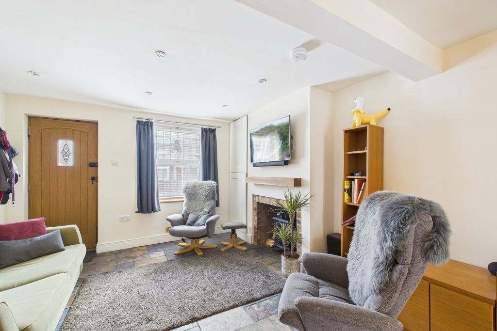 Property photo 2 of 11 Living Room