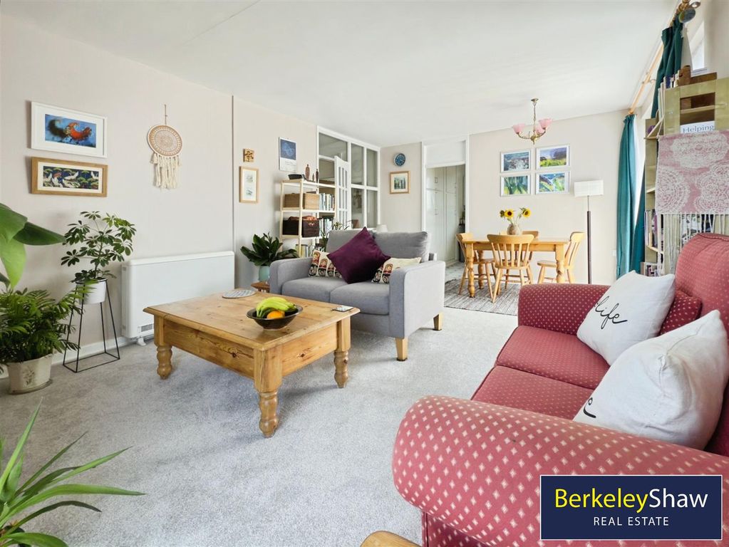 Property photo 3 of 18 Lounge/Diner