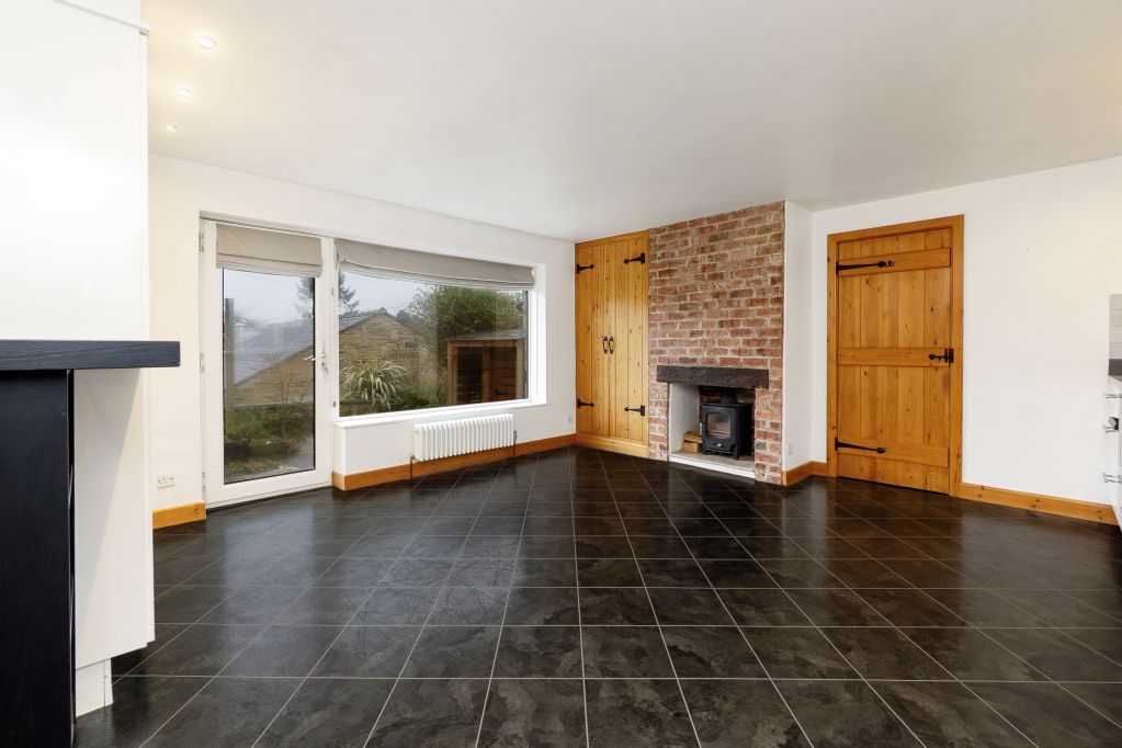 Property photo 3 of 25 Dining Kitchen