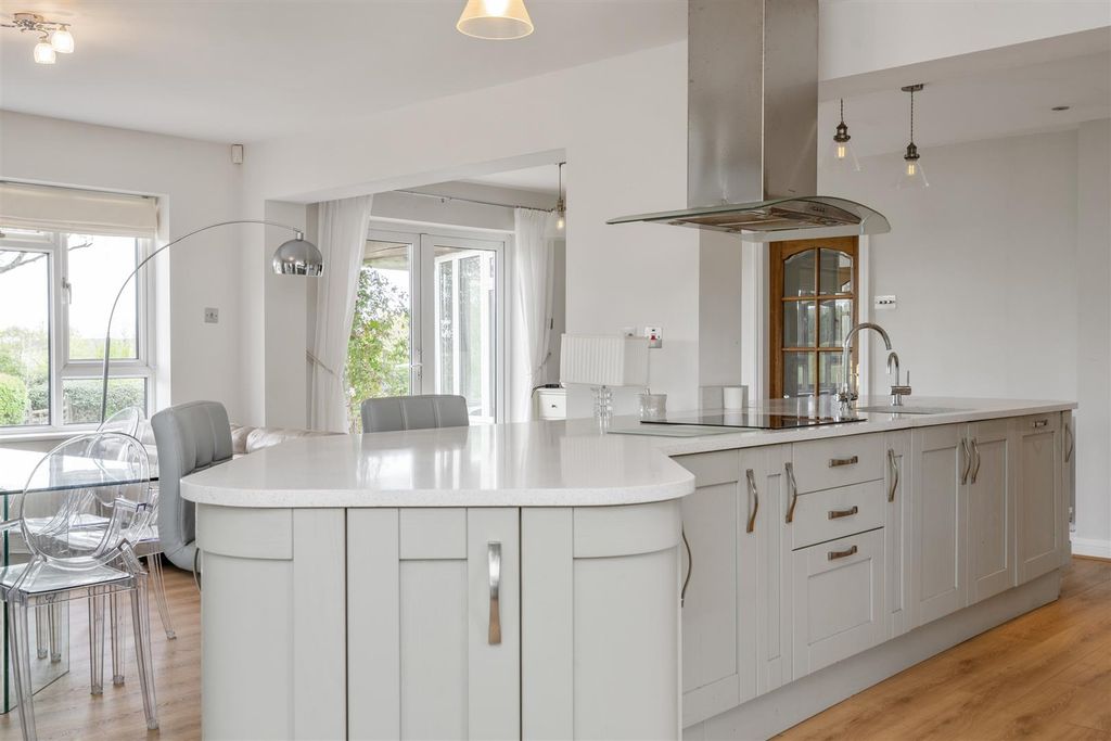 Property photo 3 of 23 Thurley Croft_25.Jpg