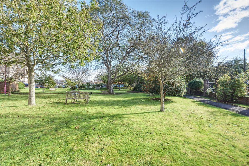 Property photo 2 of 23