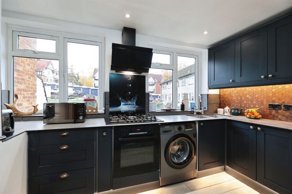 Property photo 2 of 11