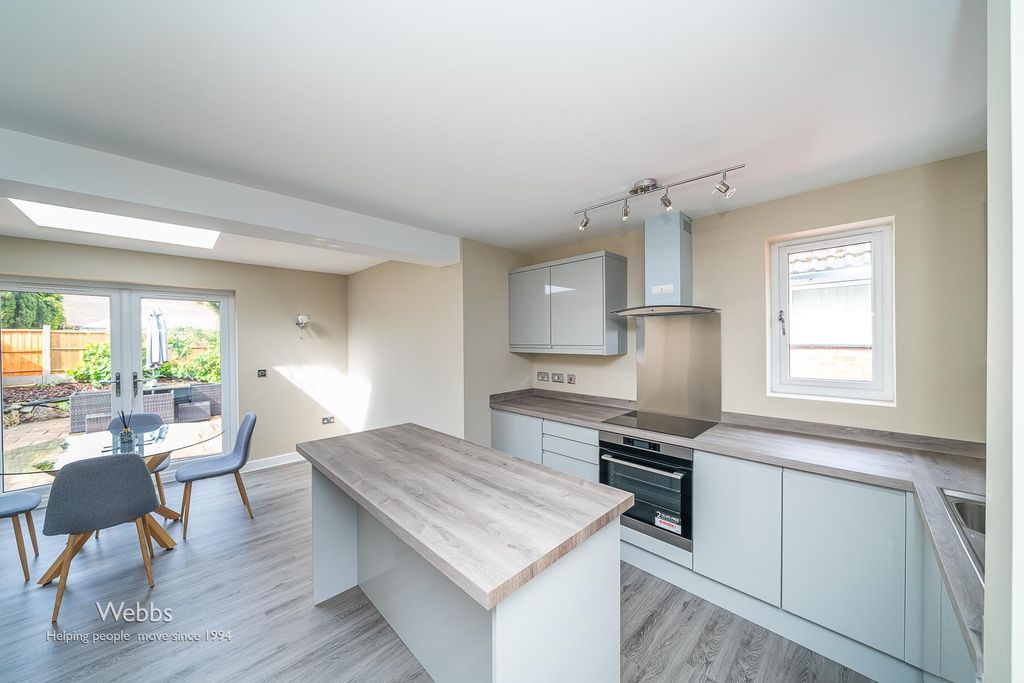 Property photo 3 of 39 Â© Webbs Estate Agents Â© (9 Of 40).Jpg