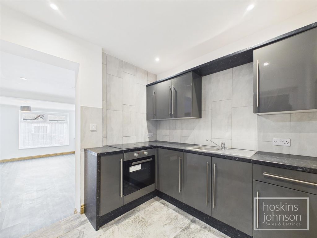 Property photo 3 of 19 Kitchen
