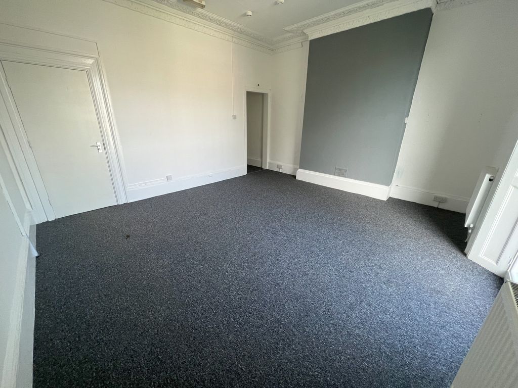 Property photo 2 of 9 Bedroom