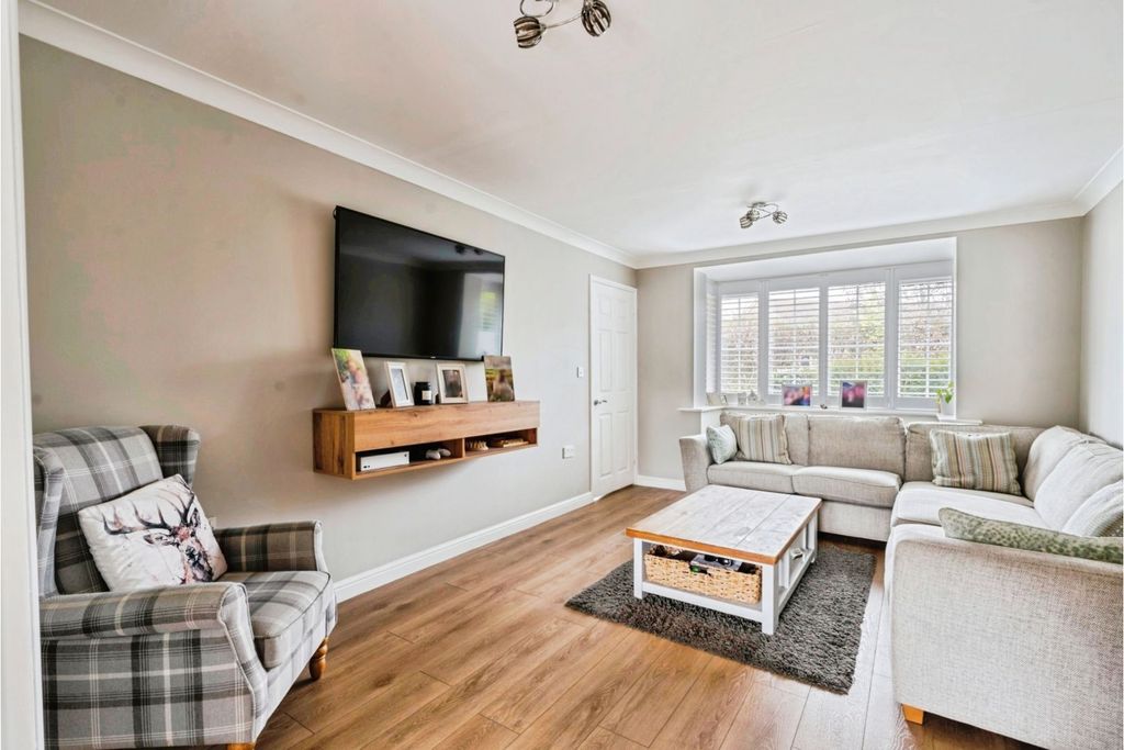 Additional image 6 of 4 bed detached house for saleLinnet Close, Littlehampton BN17