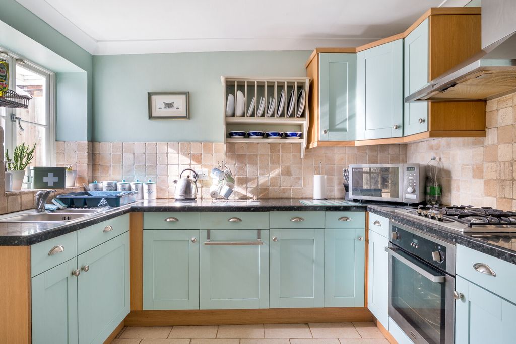 Property photo 3 of 12 Kitchen