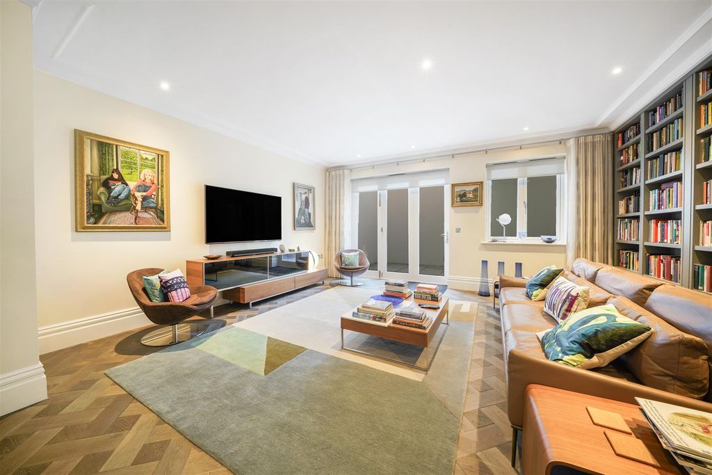 Property photo 3 of 18 Westmead