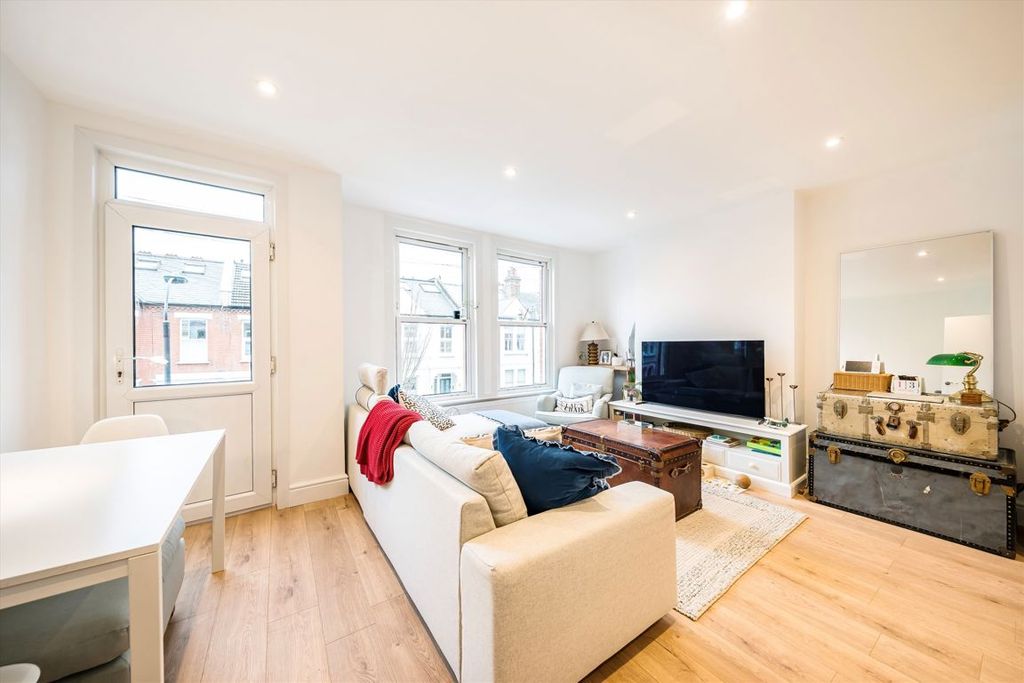 Property photo 3 of 6