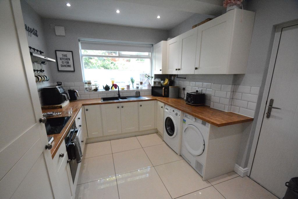 Property photo 2 of 14 Kitchen