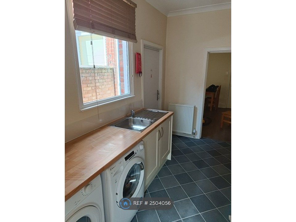 Property photo 2 of 16 Kitchen