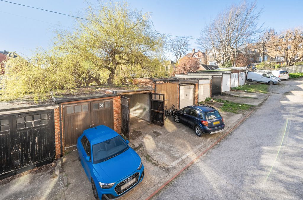 Property photo 2 of 25 1431956-4-69Bb05F...