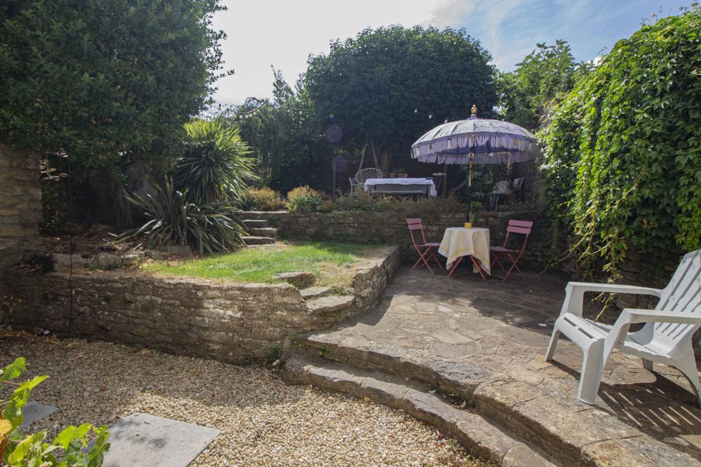 Property photo 2 of 28