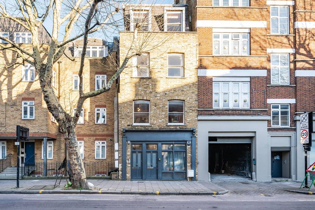 Property photo 2 of 8