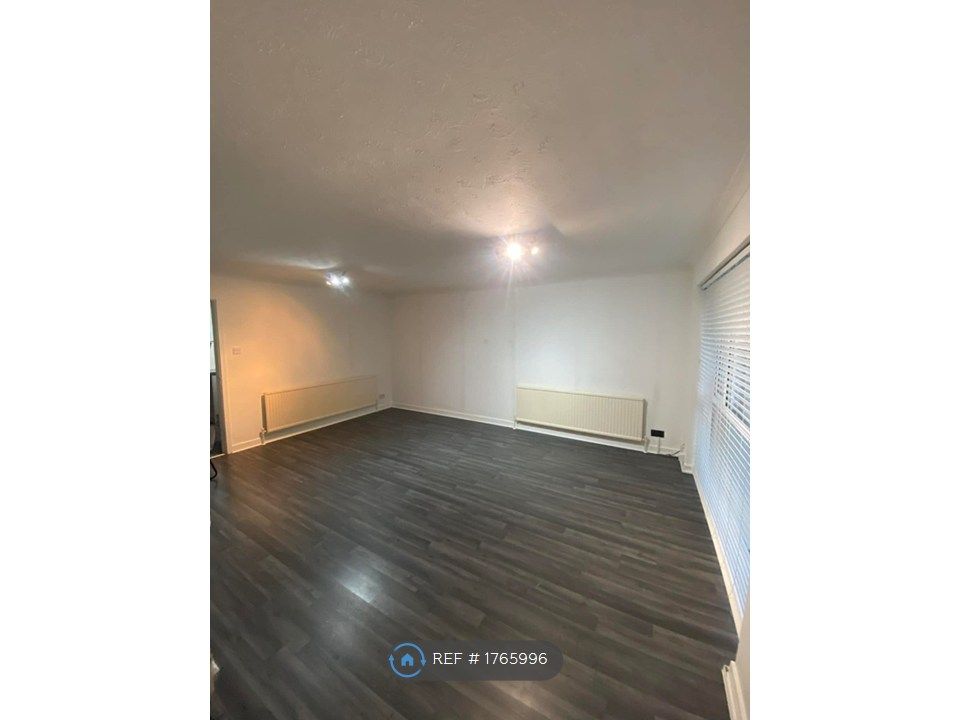 Property photo 3 of 12 Lounge