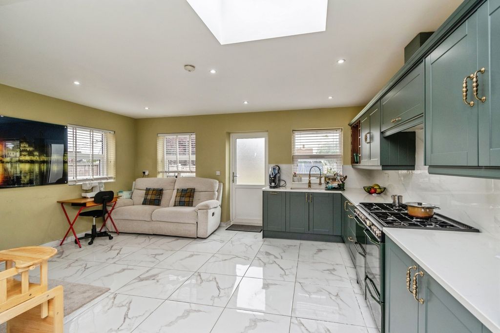 Property photo 3 of 19 Pbox-Img.Jpg