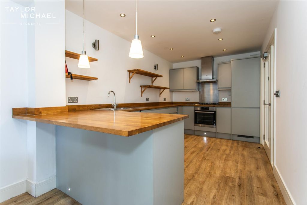 Property photo 1 of 25 Kitchen