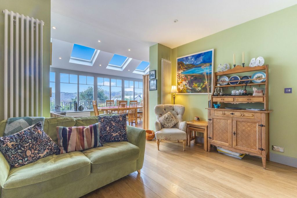 Property photo 2 of 39