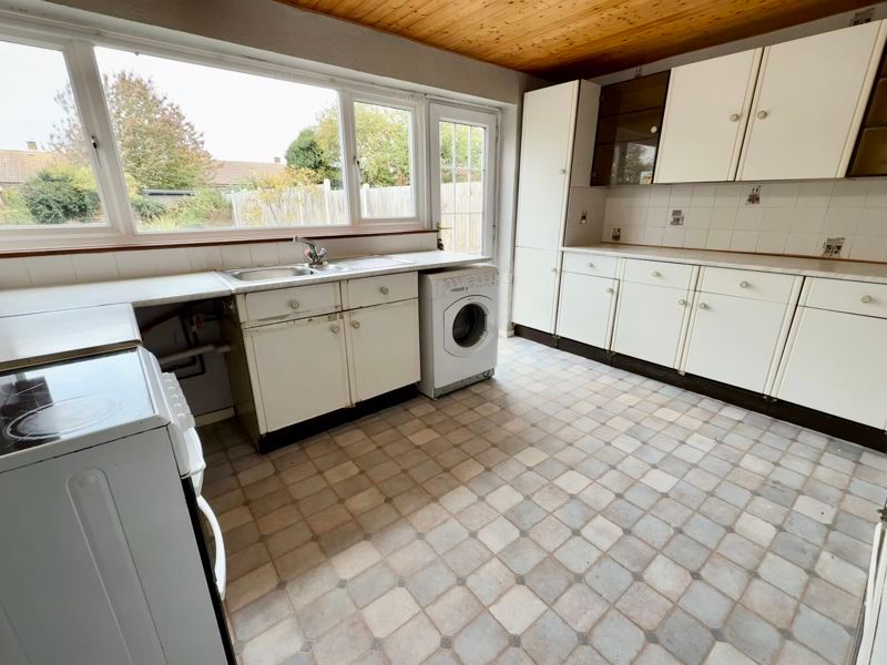 Property photo 3 of 14 Kitchen