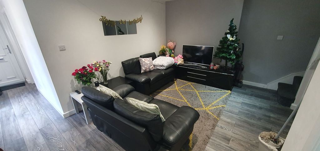 Property photo 2 of 11 Living Room